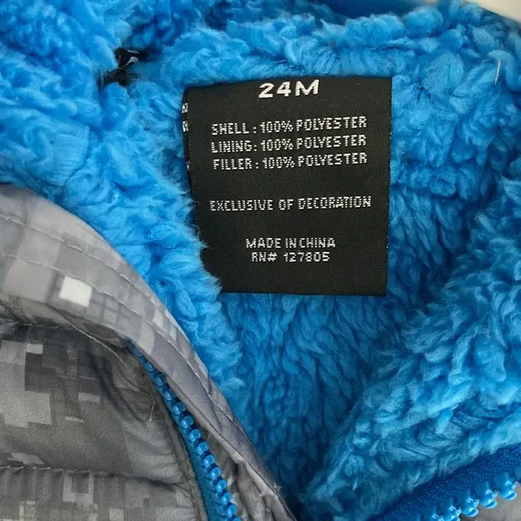 Snozu 24M snowsuit. Excellent condition, fully lined. Hand and feet covers - Picture 2 of 4